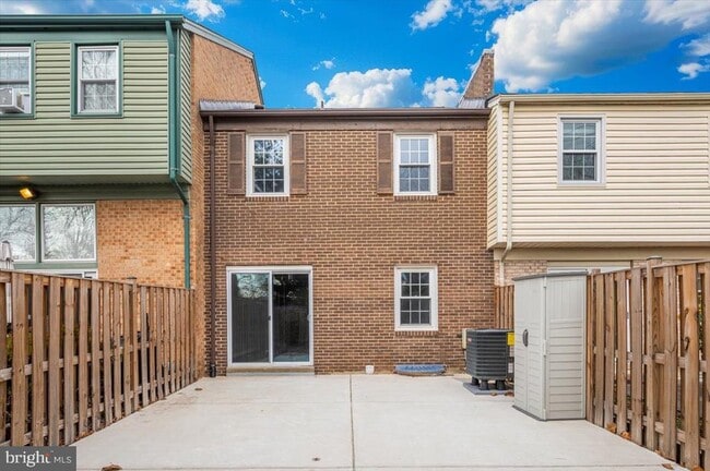 Building Photo - 140 Gold Kettle Dr