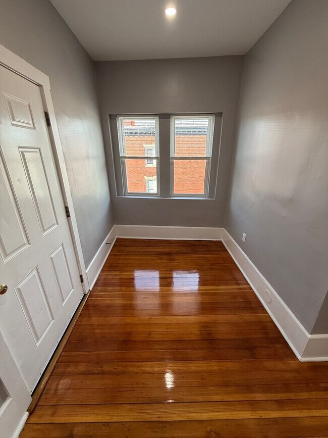 Building Photo - 2mil