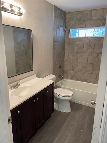 Building Photo - 9505 Sierra Dr