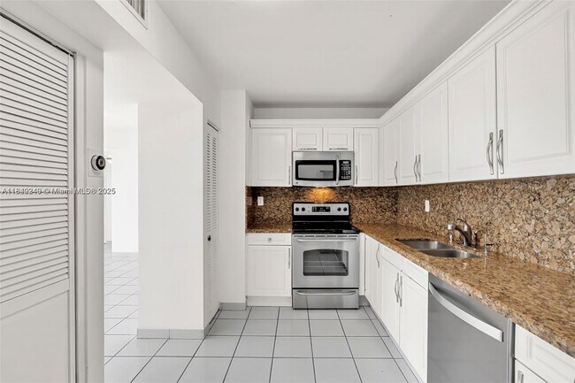 Building Photo - 9341 Collins Ave