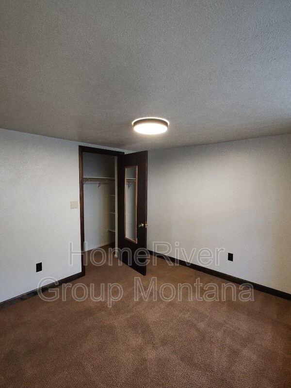 Building Photo - 724 Strand Ave