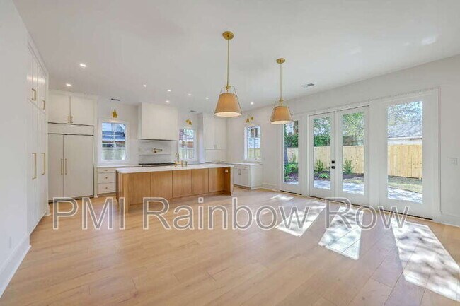 Building Photo - 755 Adluh St