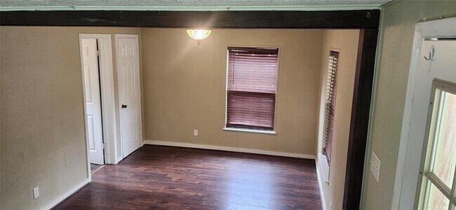 Building Photo - 10821 TX-150