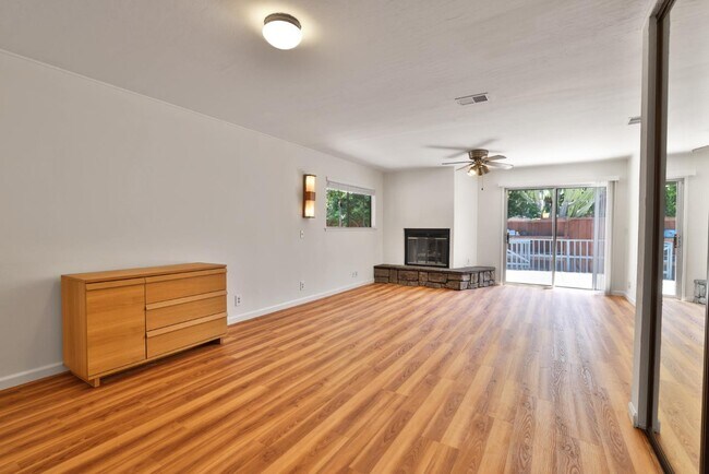 Building Photo - 1841 Briarwood Dr