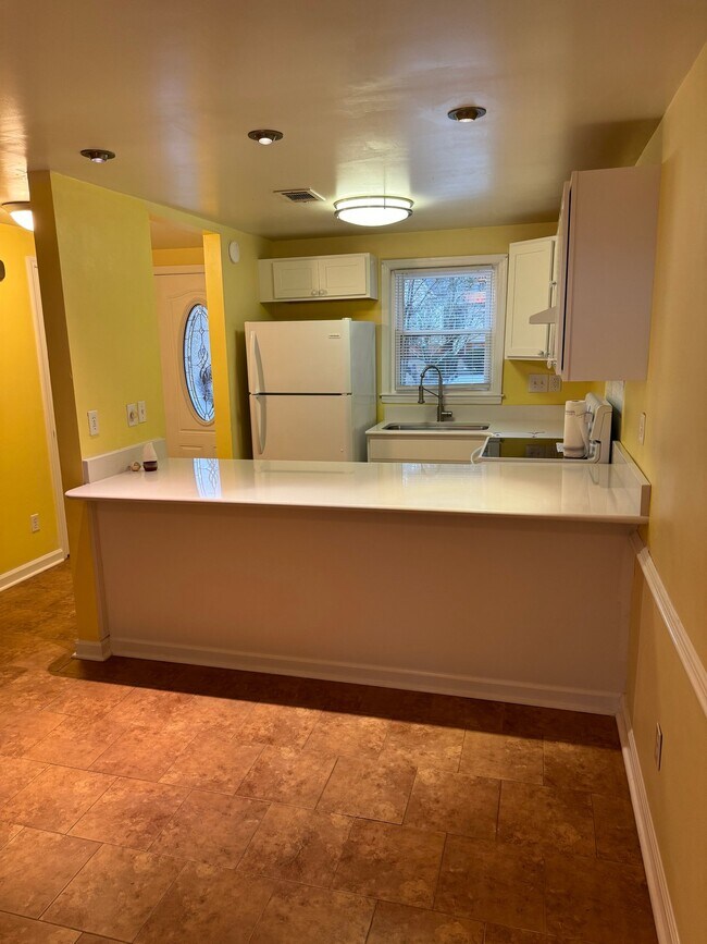Building Photo - 129 Village Walk