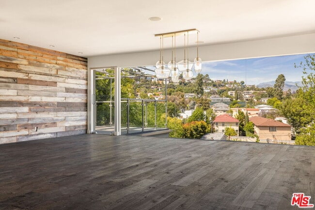 Building Photo - 4075 Los Nietos Dr