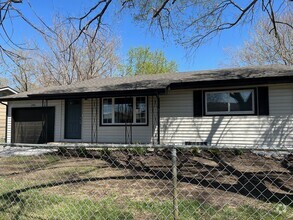 Building Photo - Available soon 2/24!  3 Bed/2Bath home wit...