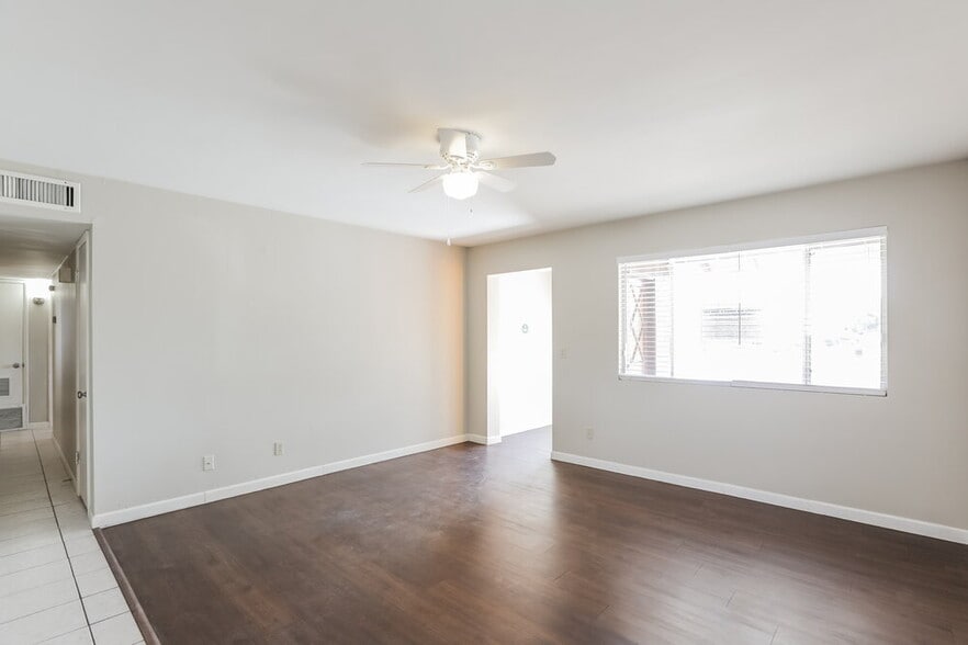 Building Photo - 1544 E Clover