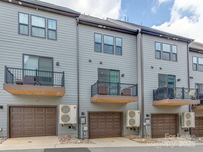 Building Photo - 831 Anderson St