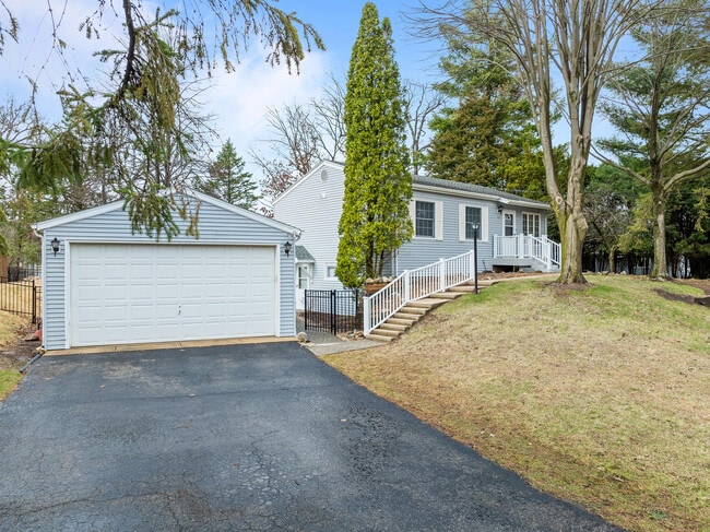 Building Photo - 438 Sylvan Dr