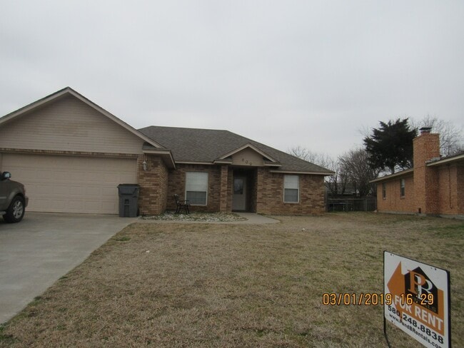Primary Photo - PET FRIENDLY WITH OWNER APPROVAL!!