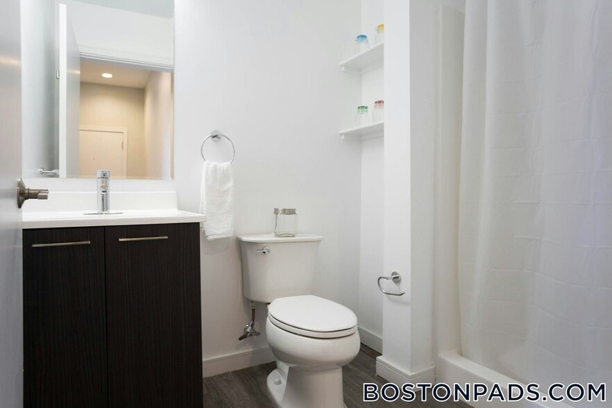 Building Photo - 82 Franklin St