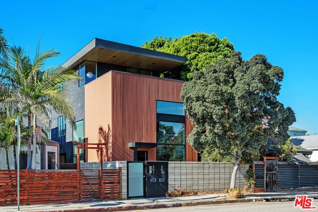Building Photo - 303 Windward Ave