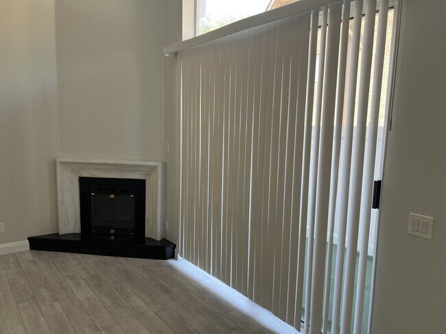 Building Photo - Spacious-Bright 3 Bedroom 2.5 Two story Ba...