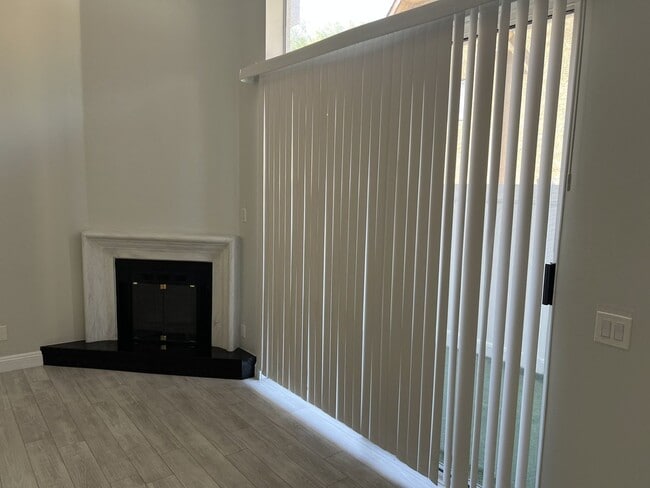 Building Photo - Spacious-Bright 3 Bedroom 2.5 Two story Bathroom Condo