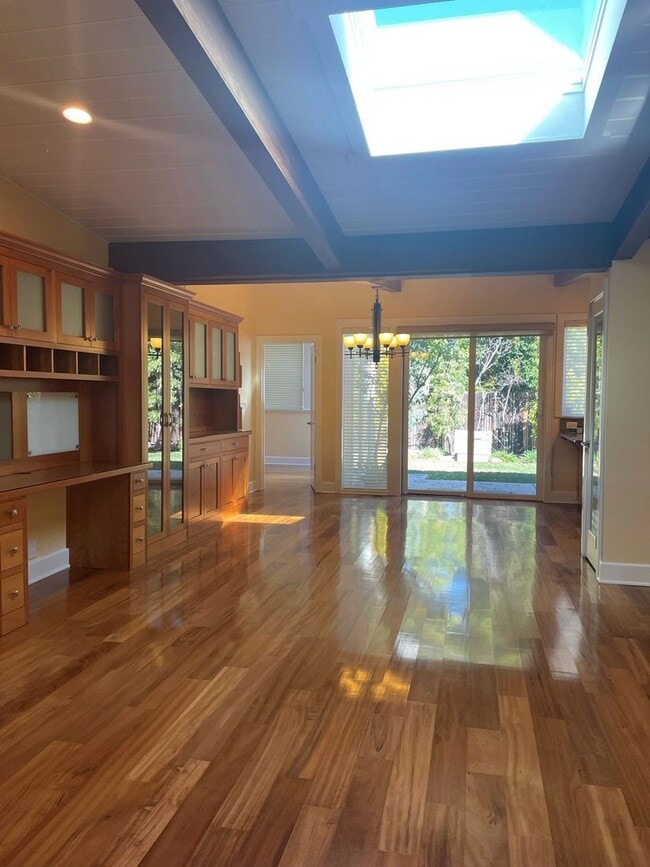 Building Photo - Serene, Executive 5 Bedroom 3 Bath Home with Private Front yard and Backyard - Palo Alto