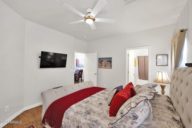 Building Photo - 868 E Savannah Dr