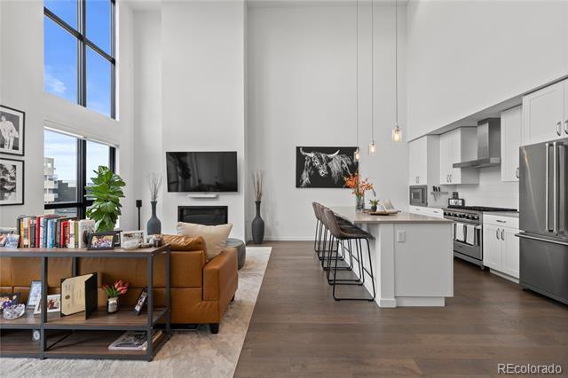 Building Photo - 1735 Central St