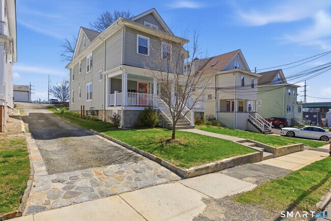 Building Photo - 21 Quintard Terrace