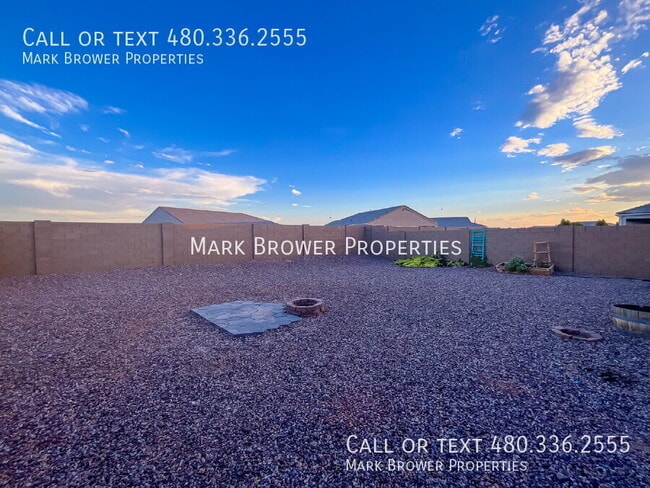 Building Photo - 5223 E Diatomite Dr