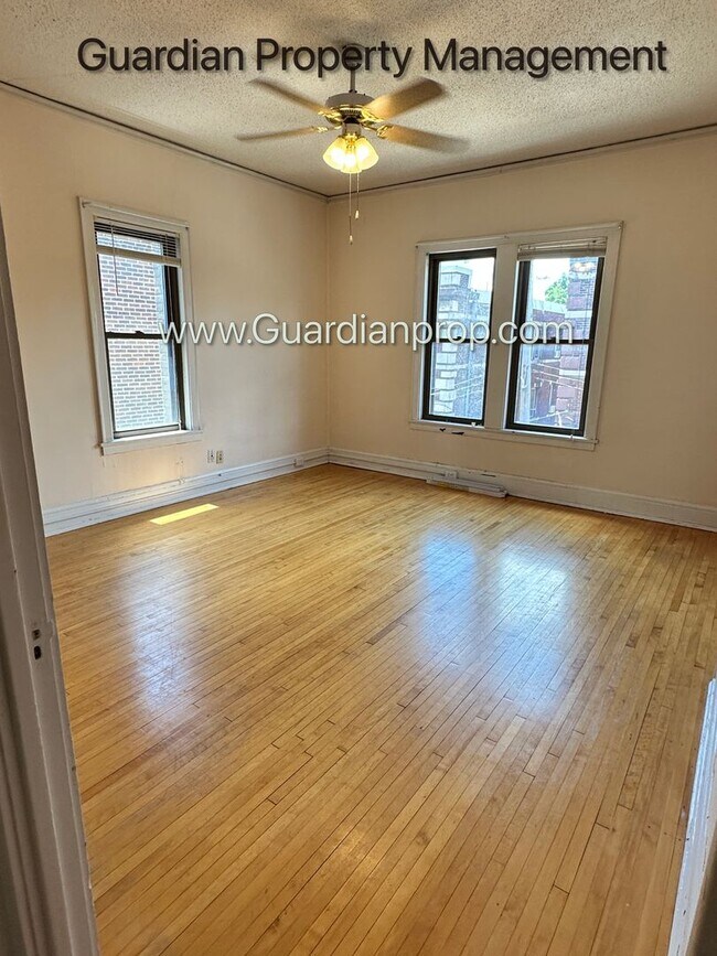 Building Photo - Studio Lakes Uptown Apartment, Top Floor C...