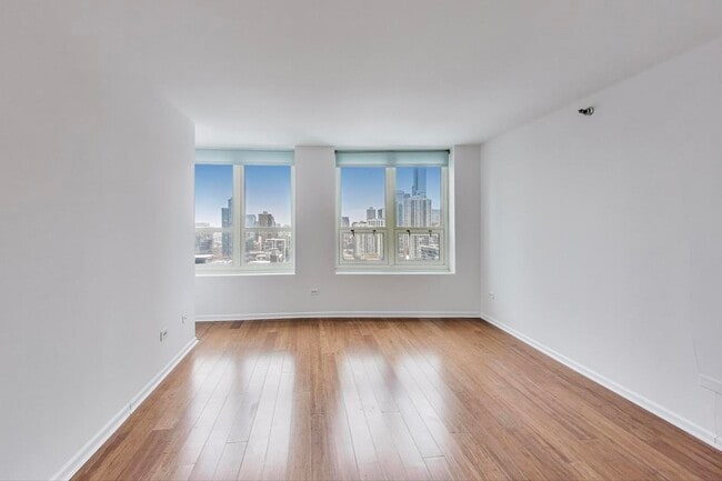 Building Photo - 345 N La Salle Dr