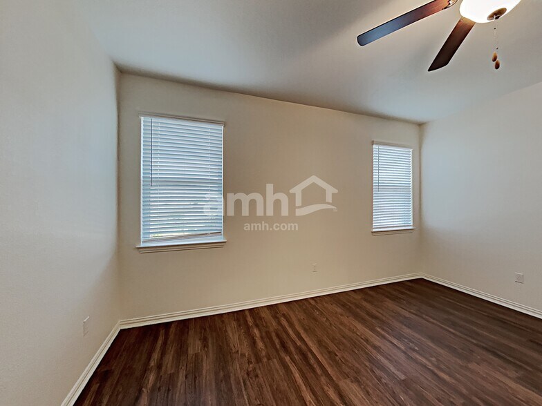 Building Photo - 2710 Lillybrook Ln