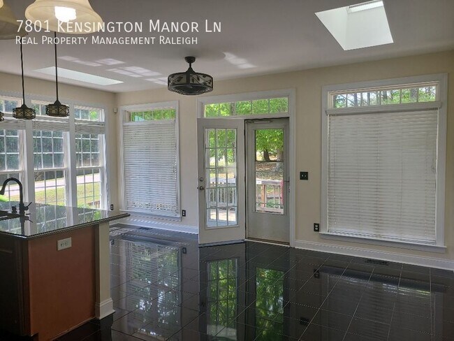 Building Photo - 7801 Kensington Manor Ln