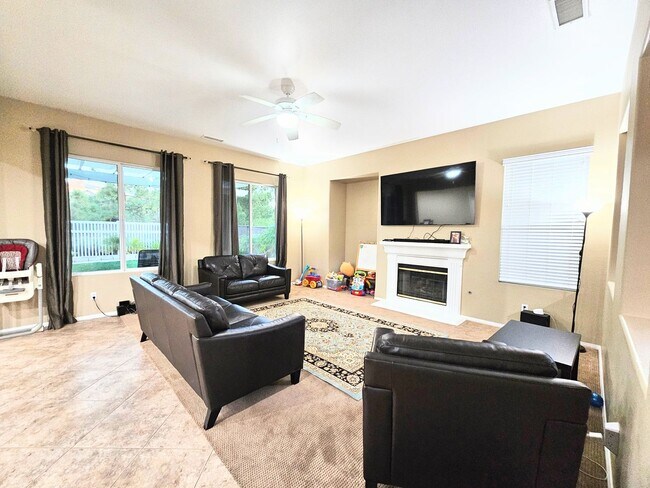 Building Photo - Highly Upgraded Paseo Del Sol Home!