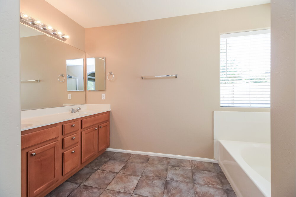 Building Photo - 2175 W Goldmine Mountain Dr