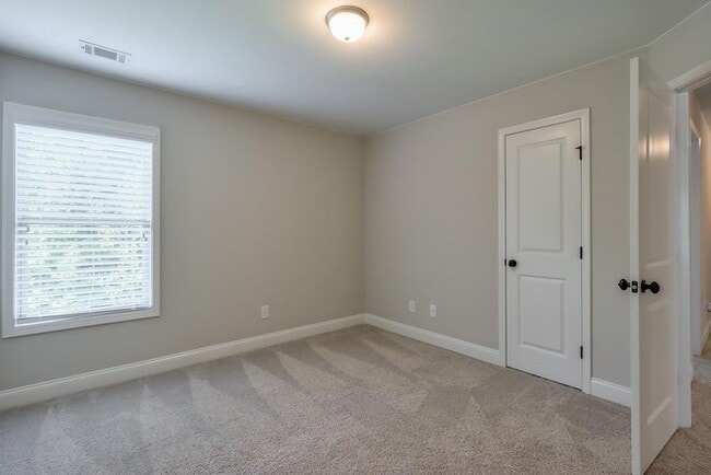 Building Photo - 4688 Cantrell Rd