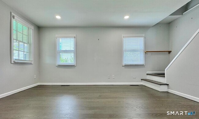 Building Photo - 12 Dunbar Rd