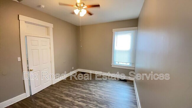 Building Photo - 252 McClure St