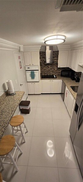 Building Photo - 4001 S Ocean Dr