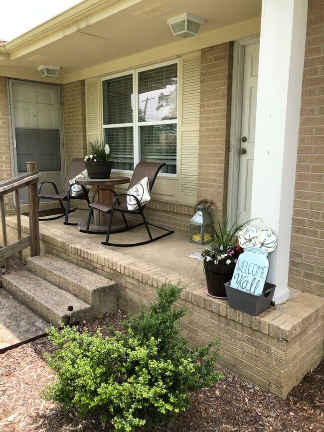 Building Photo - Hixson Duplex