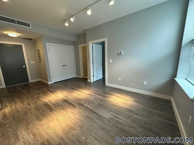 Building Photo - 23 Central Ave