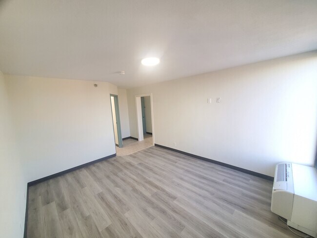 Building Photo - The 702