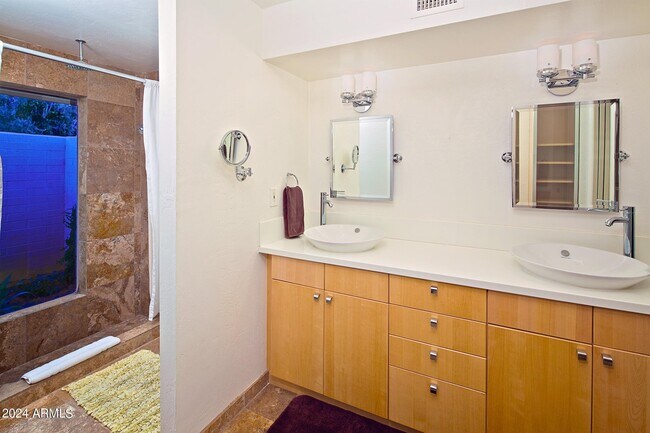 Building Photo - 4539 E Karen Dr