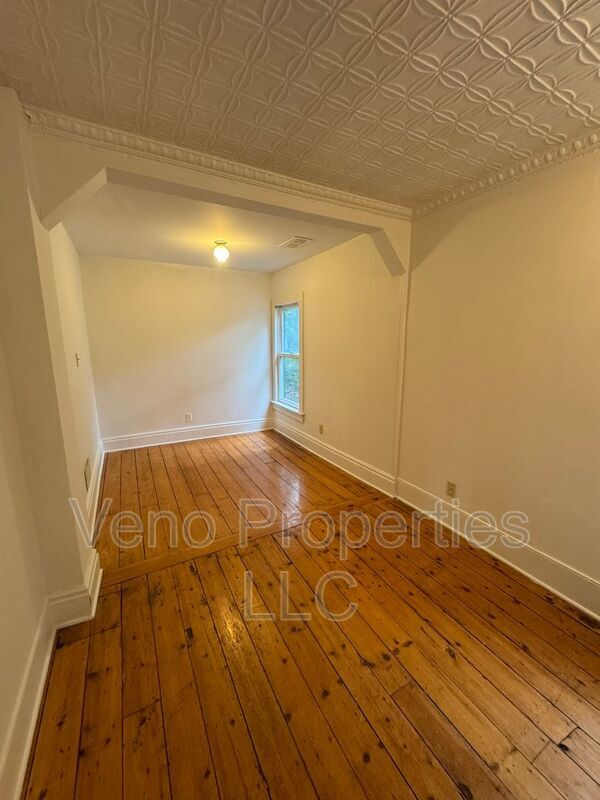 Building Photo - 27 Lilac Ln