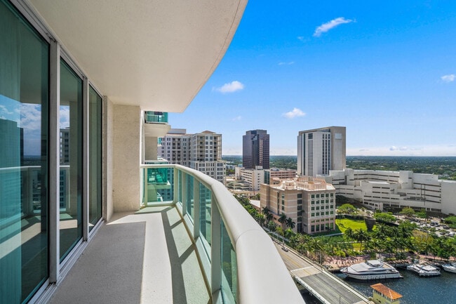 Building Photo - 347 N New River Dr E