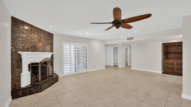 Building Photo - 7500 N Vía Camello Del Sur