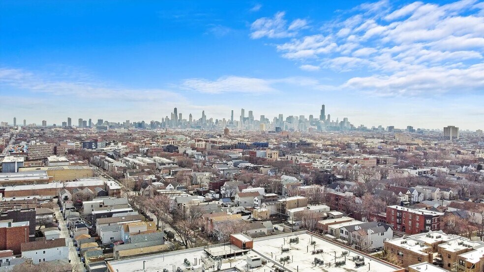 Building Photo - 2735 W Armitage Ave