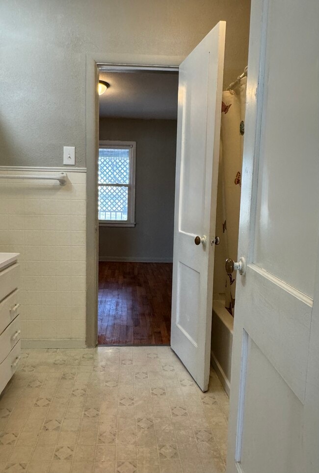 Building Photo - Grove