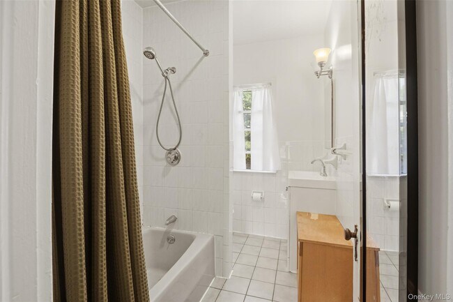 Building Photo - 222 Carol Ave