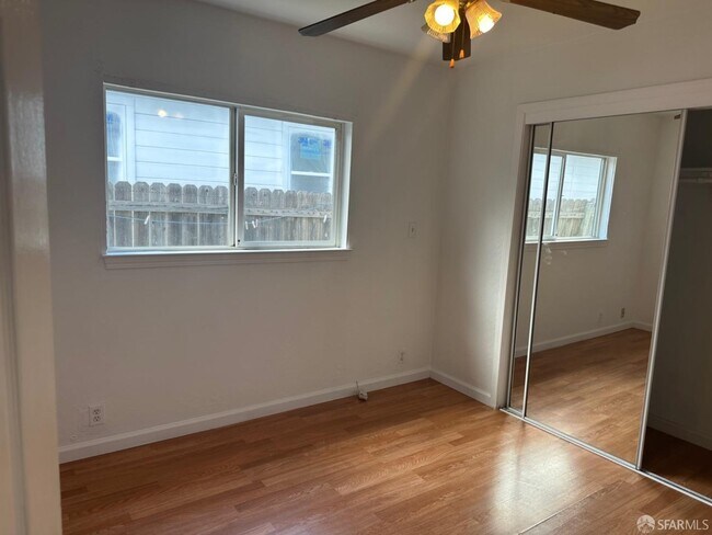 Building Photo - 827 Stambaugh St