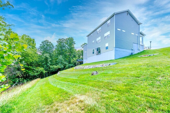 Building Photo - Beautifully Custom Crafted 2-Story Home 3 ...