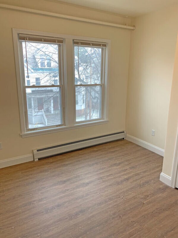 Building Photo - 323 Pearl St