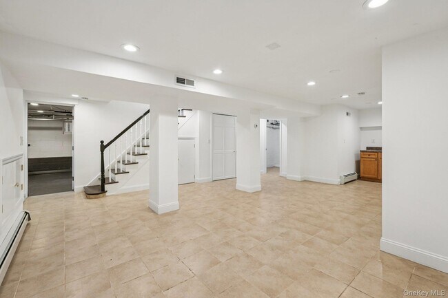 Building Photo - 71 Tamarack Rd