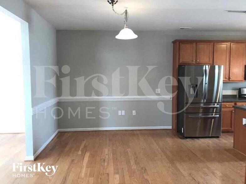 Building Photo - 4065 Eastford Court