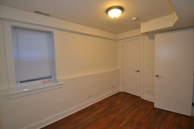 Building Photo - 3023 N Oakley Ave